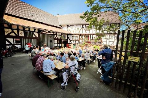 Erdhausen trifft sich mit „Turmi“ zum DorfCafé an Pfingsten